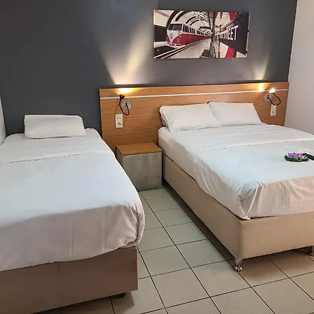 Victoire, Gare Hotell