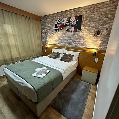 Le Prince, Gare Hotel